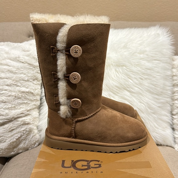 UGG Kids Bailey Triplet Button Boots - Picture 2 of 6